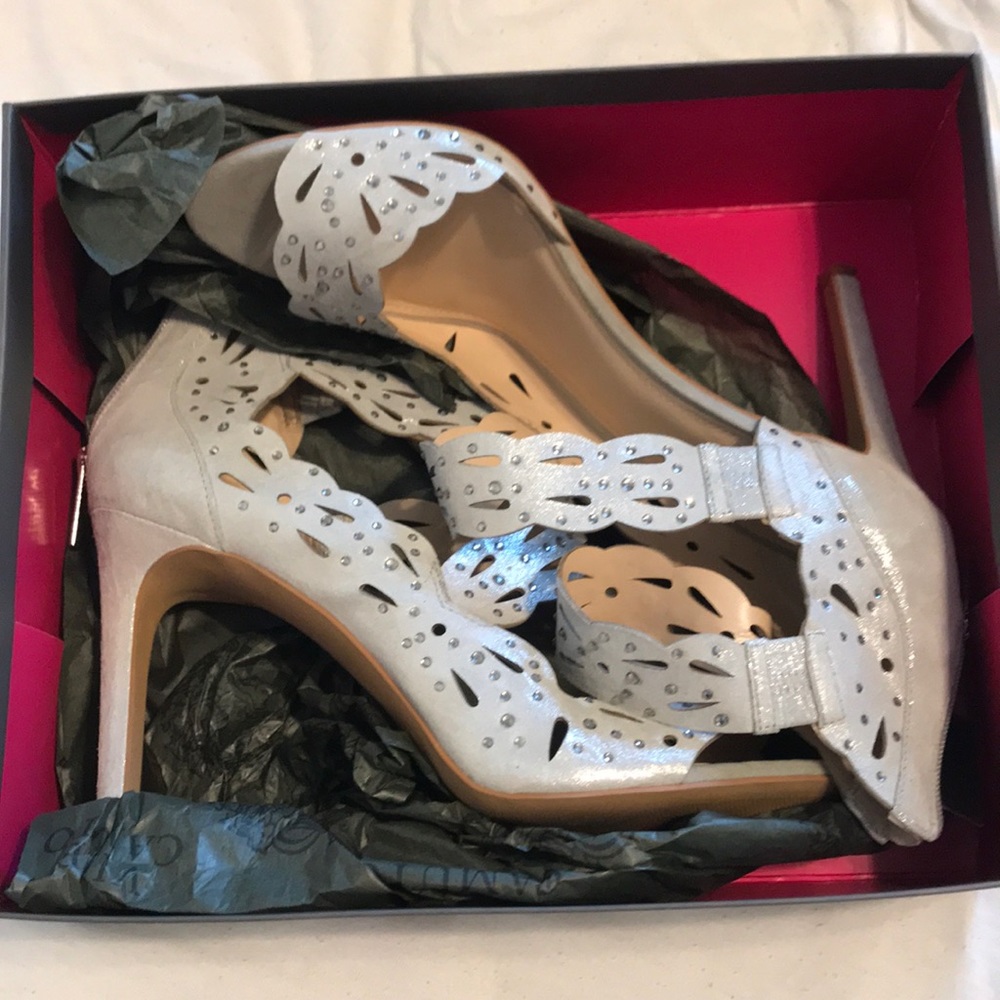 Vince camuto high heels only worn once